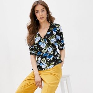 Banana Republic ‘ECOVERO 3/4 Sleeves Wrap Top’ Black/blue floral t-shirt size XS